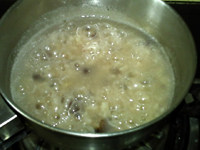 红豆腊肉粽子粥步骤8