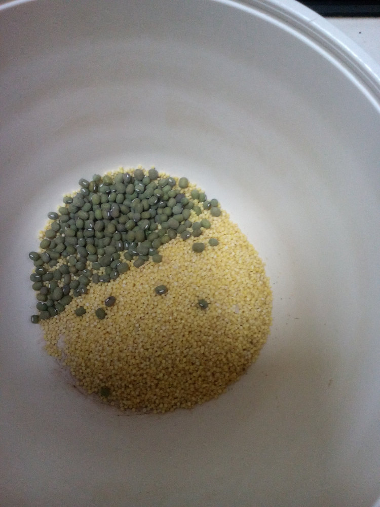 小米绿豆粥步骤2