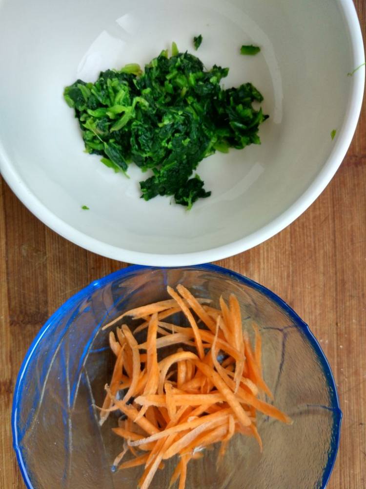 快手早餐—菠菜胡萝卜步骤1
