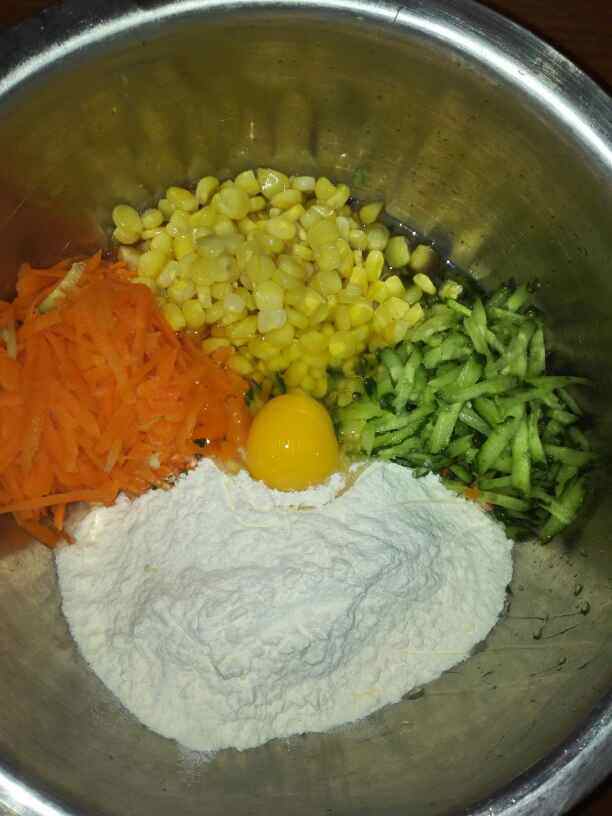 蔬菜玉米饼步骤1