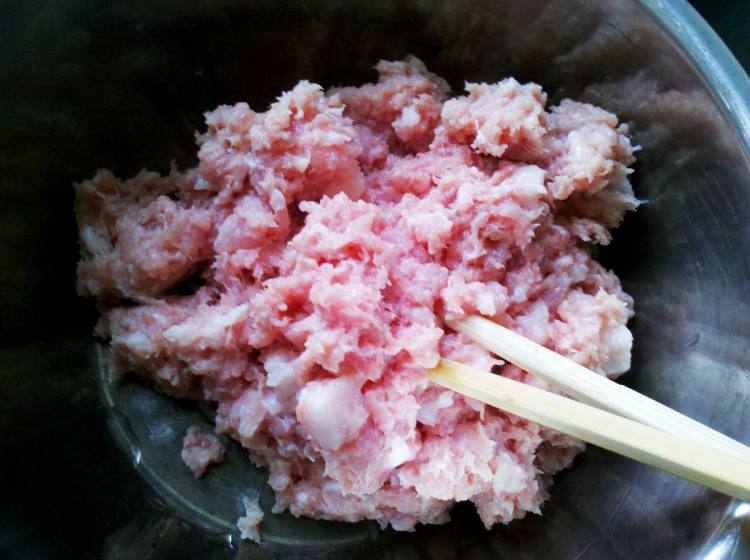 香菇芹菜鲜肉饺步骤2