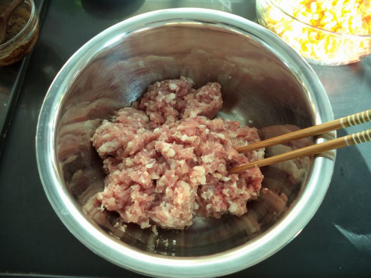 玉米胡萝卜猪肉饺子步骤5