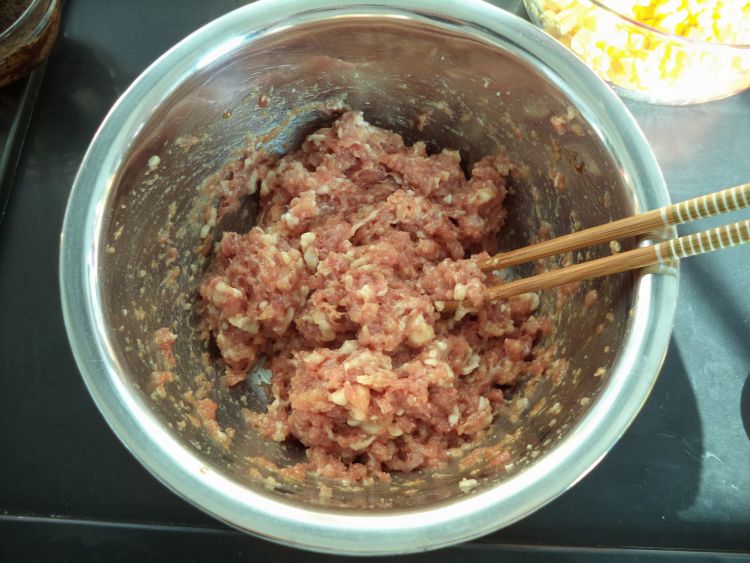 玉米胡萝卜猪肉饺子步骤7