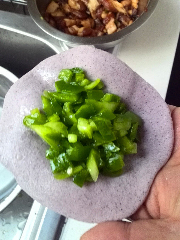 紫米青椒肉丁包子步骤9