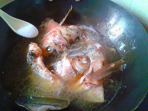 剁椒煮鱼头豆腐步骤6