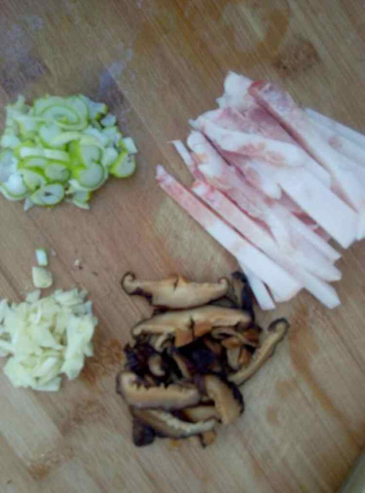 香菇肉丝扒油菜步骤2