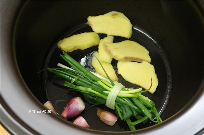姜葱砂锅鸡步骤5