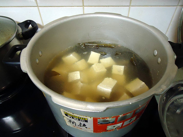 冻豆腐煲海带汤步骤9