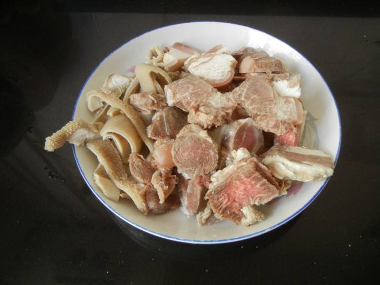 羊腿肉萝卜砂锅煲步骤3