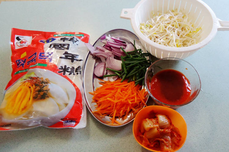 泡菜洋葱红萝卜炒韩国步骤1