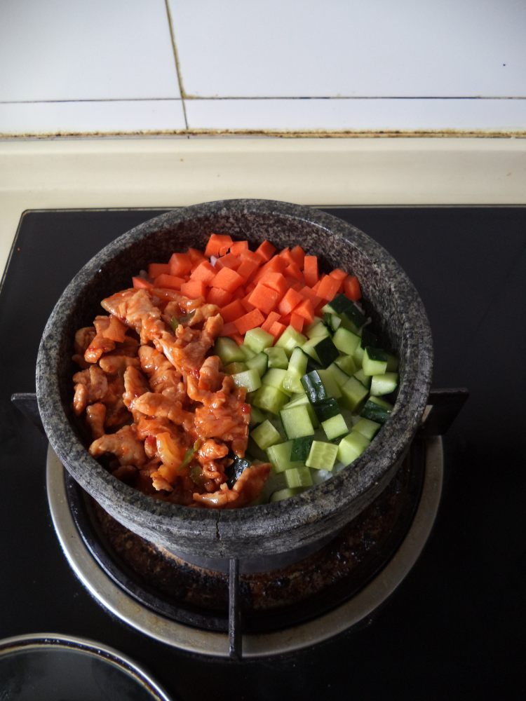 猪肉泡菜石锅拌饭步骤11