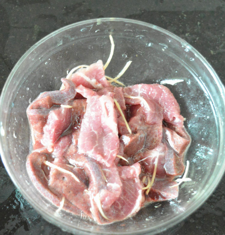 猪肝瘦肉枸杞汤步骤2