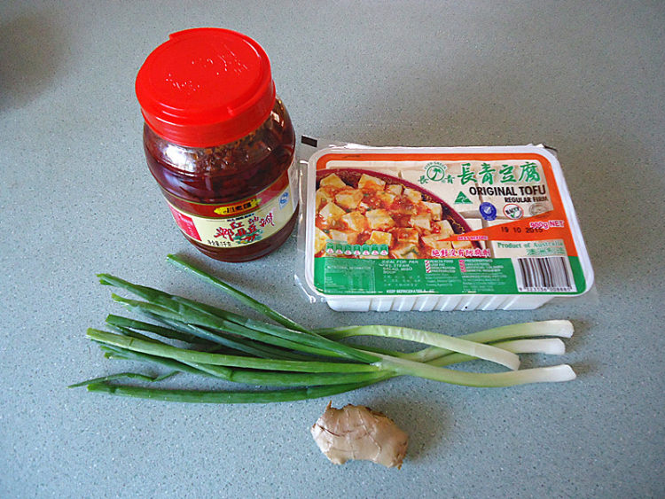 郫县豆瓣酱煮豆腐步骤1