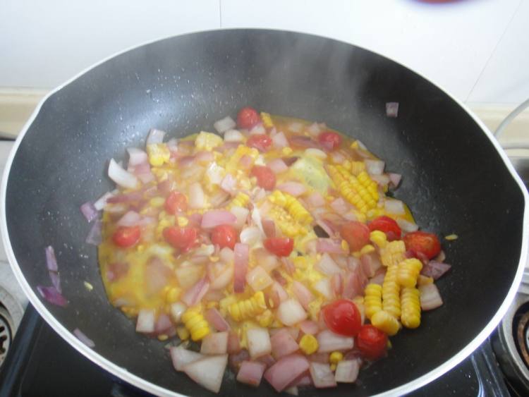 洋葱番茄玉米碎步骤7