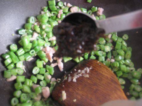 榄菜肉末四季豆步骤9