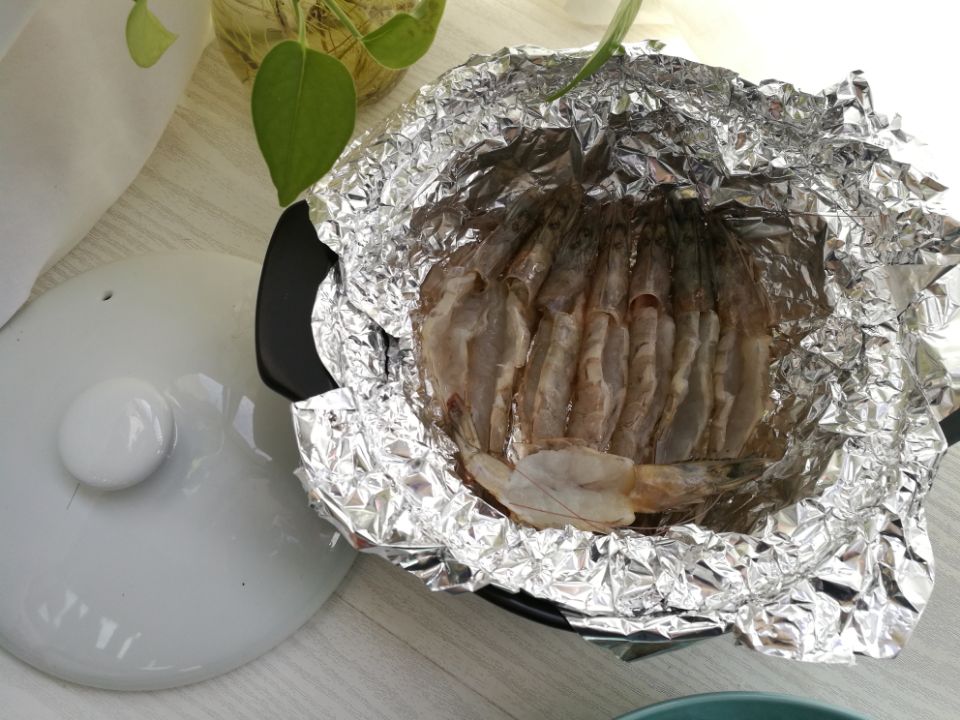 砂锅蒜蓉烤虾步骤5