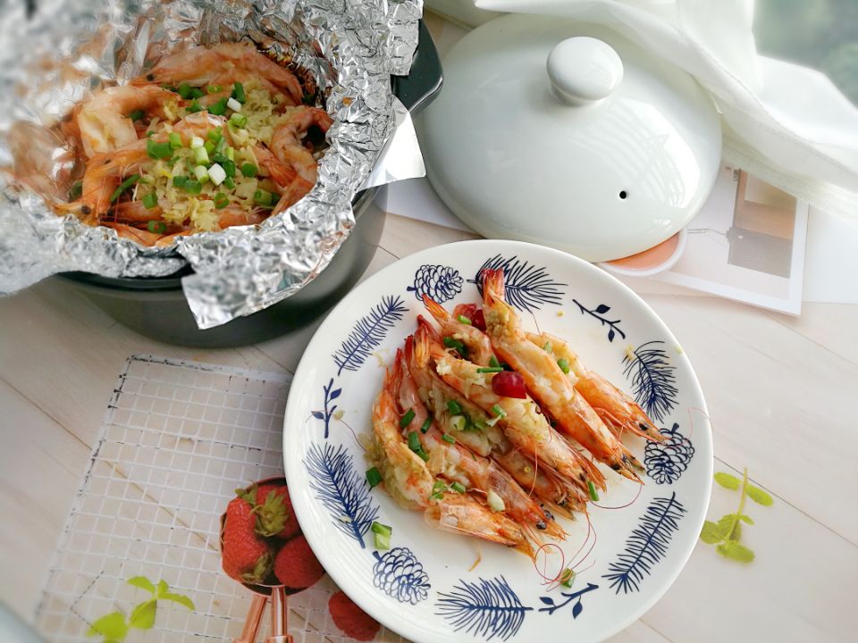 砂锅蒜蓉烤虾步骤9