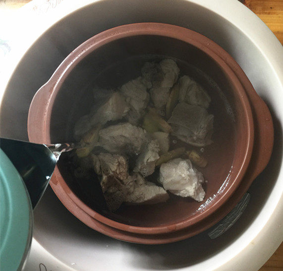 凉瓜黄豆煲龙骨汤步骤9