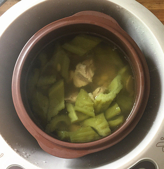 凉瓜黄豆煲龙骨汤步骤16