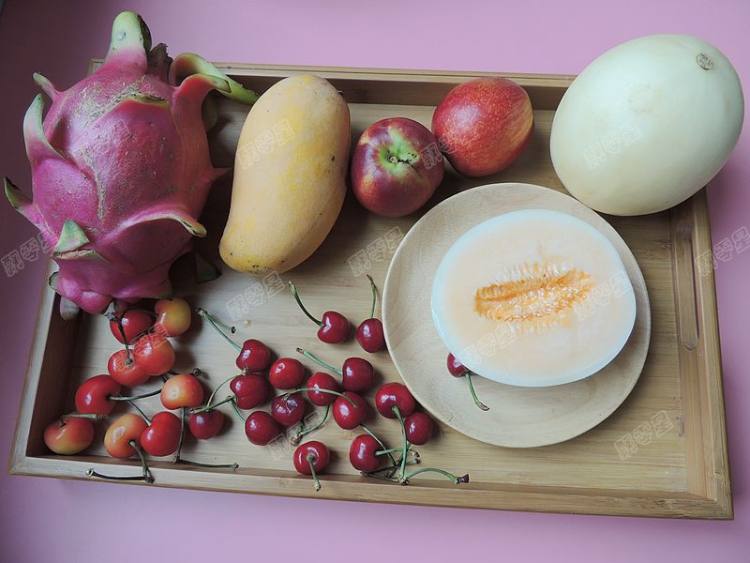 #盛夏餐桌#酸奶水果沙步骤1