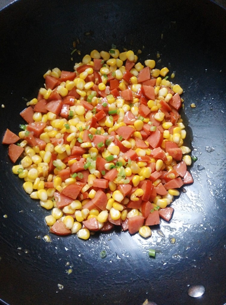 脆皮肠炒玉米粒步骤12