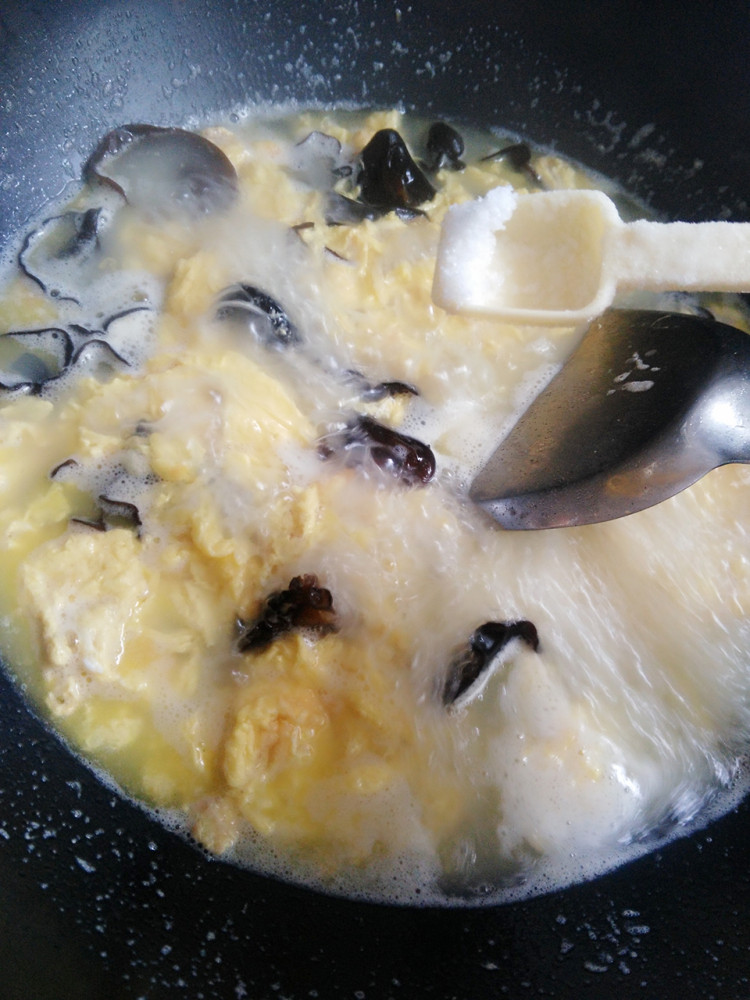 木耳小白菜蛋汤步骤8