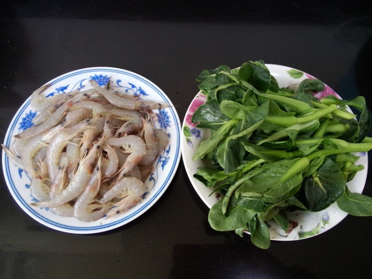 蚝油虾仁菜薹步骤1