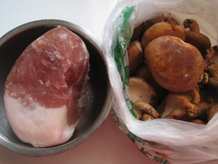 香菇猪肉馅水饺步骤1