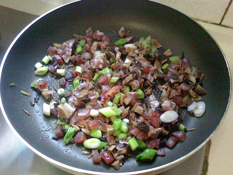 紫米咸肉糍粑步骤2
