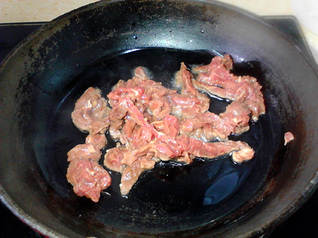 牛肉炒方便面步骤9