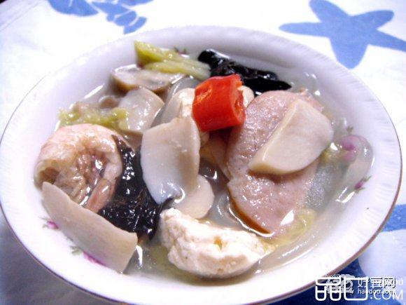 鱼丸菌类海鲜汤