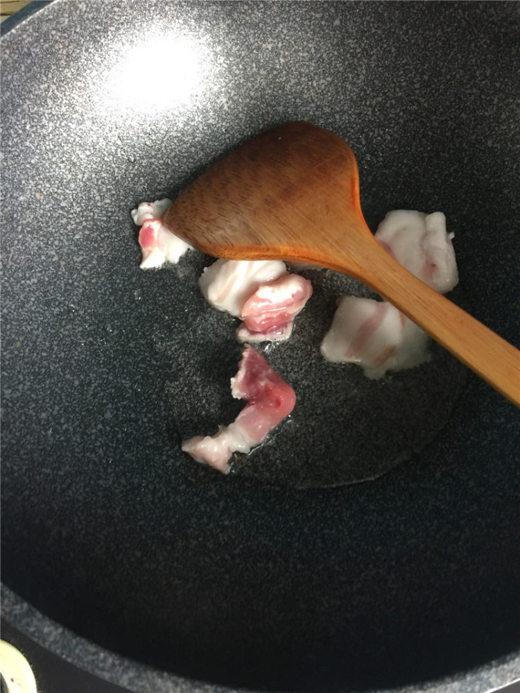 五花肉炖油豆角步骤3