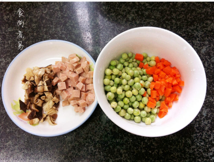 火腿豌豆冬菇丁步骤3