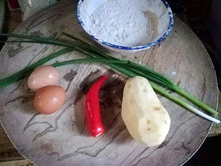 葱香土豆丝鸡蛋饼步骤1