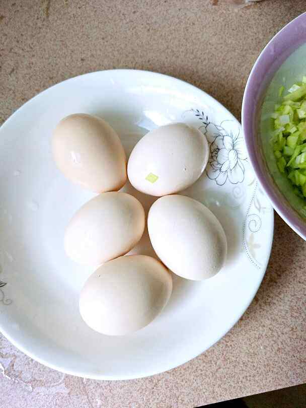 韭菜黄炒鸡蛋步骤3