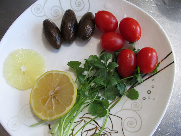 番茄橄榄鲈鱼沙拉步骤6