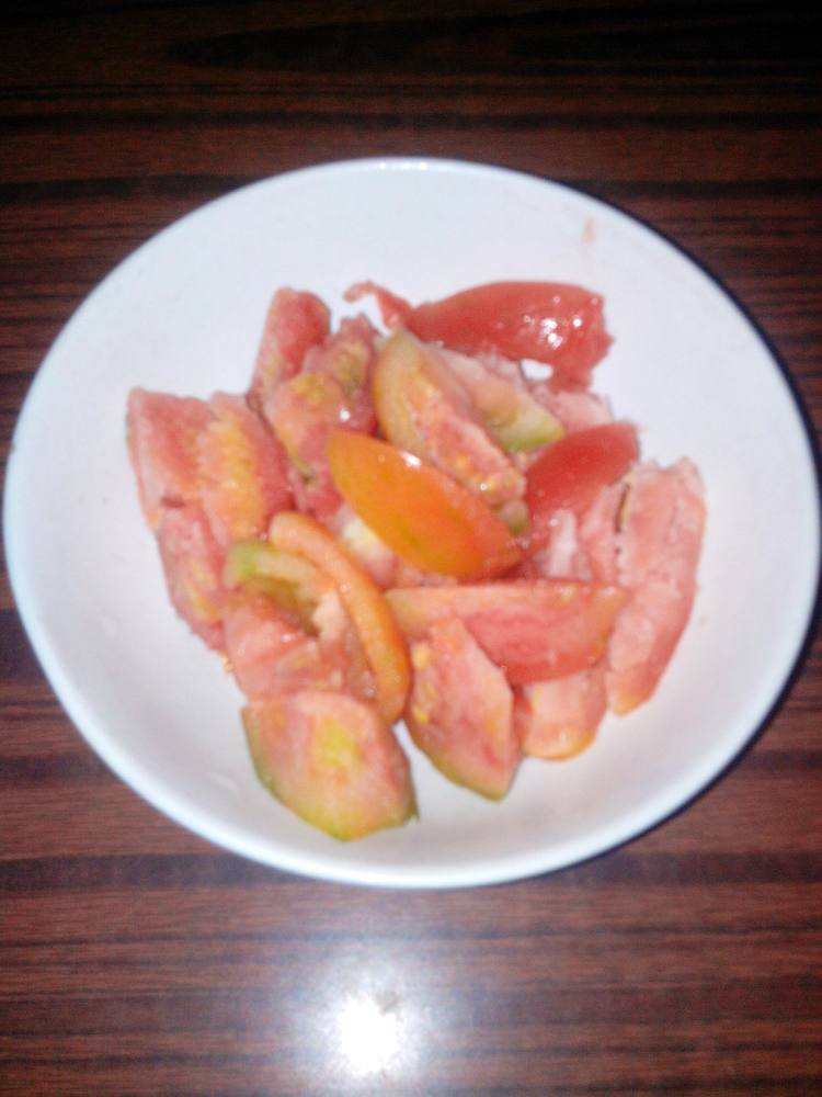西红柿鸡蛋虾仁汤步骤1