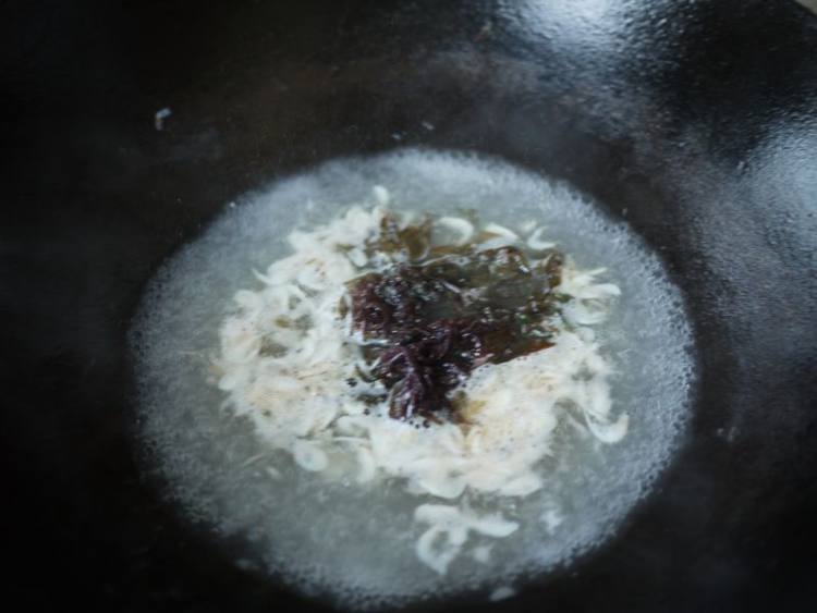 紫菜虾皮汤步骤5