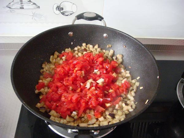 西红柿茄子拌面步骤8