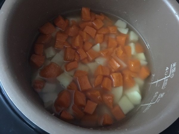 香焖土豆炒饭步骤2