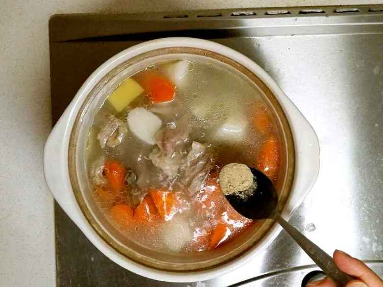 砂锅煲羊排山药胡萝卜步骤9