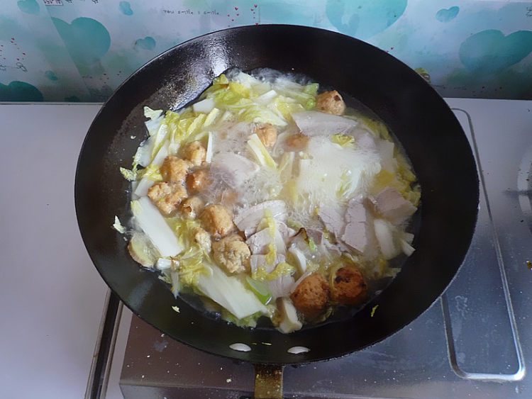 白菜炖豆腐丸子步骤12