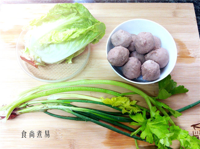 牛肉丸生菜汤面步骤1