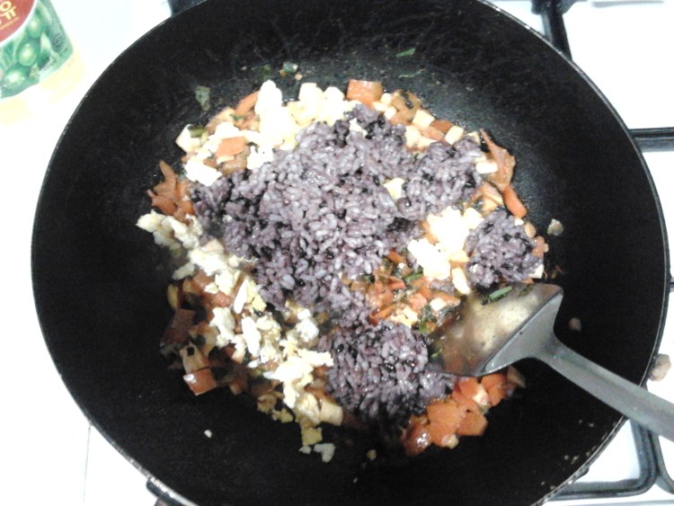素食黑米炒饭步骤10