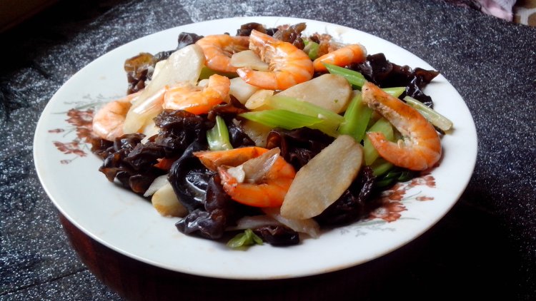 黑木耳山药芹菜烩海虾步骤11