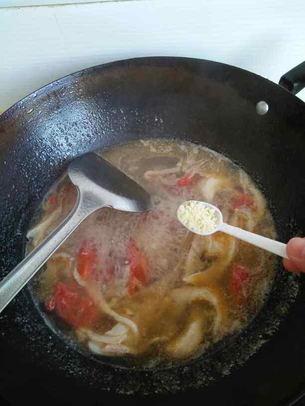 平菇西红柿肉丝汤步骤10