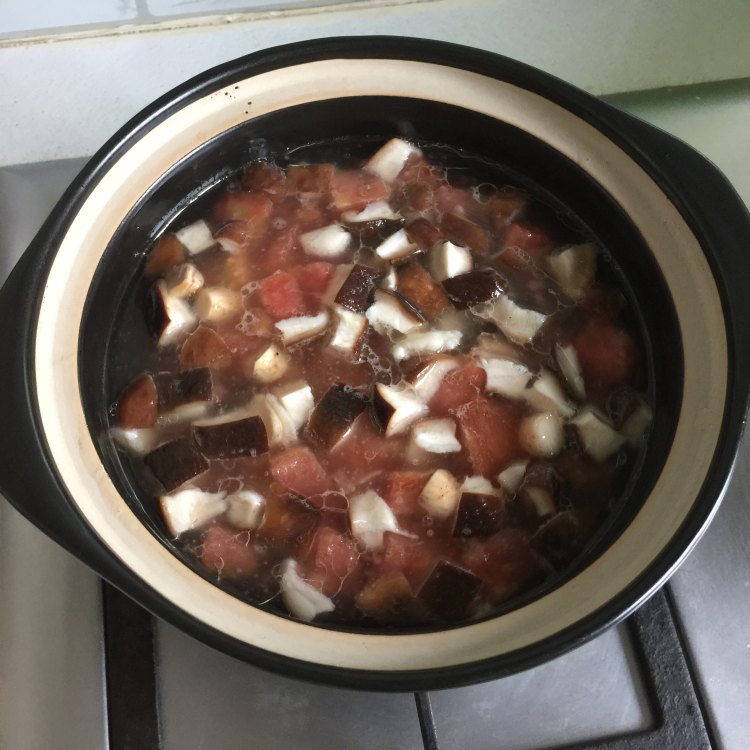 香菇西红柿疙瘩汤步骤7