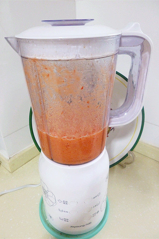 红甜椒苹果汁步骤4