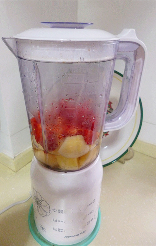红甜椒苹果汁步骤3