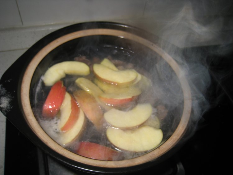苹果胡萝卜瘦肉汤步骤5